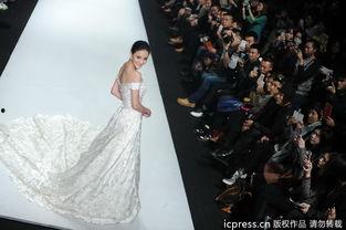 长裙礼服走秀爆料视频,揭秘长裙礼服走秀幕后精彩瞬间 第2张 长裙礼服走秀爆料视频,揭秘长裙礼服走秀幕后精彩瞬间 第2张