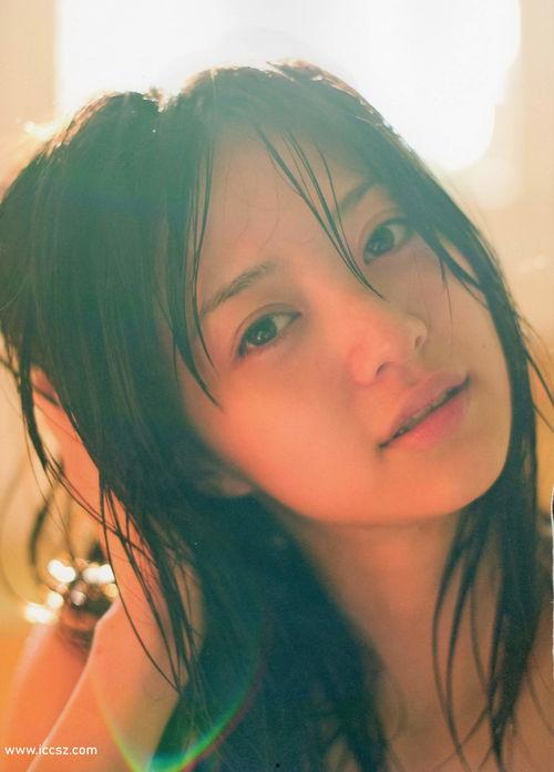 逢泽莉娜在线观看,青春校园的璀璨星辰  第3张